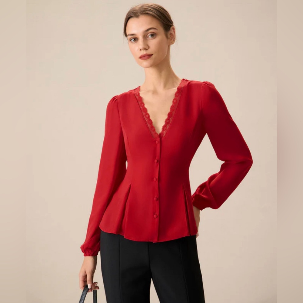 NWT RIHOAS The Red V Neck Lace Trim Button Blouse Sz M